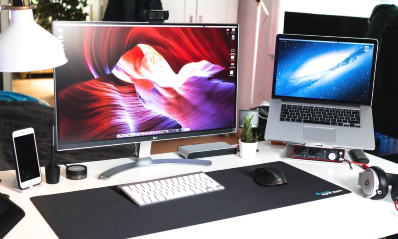 Detailed 3D modeling workspace showing complex geometric structures